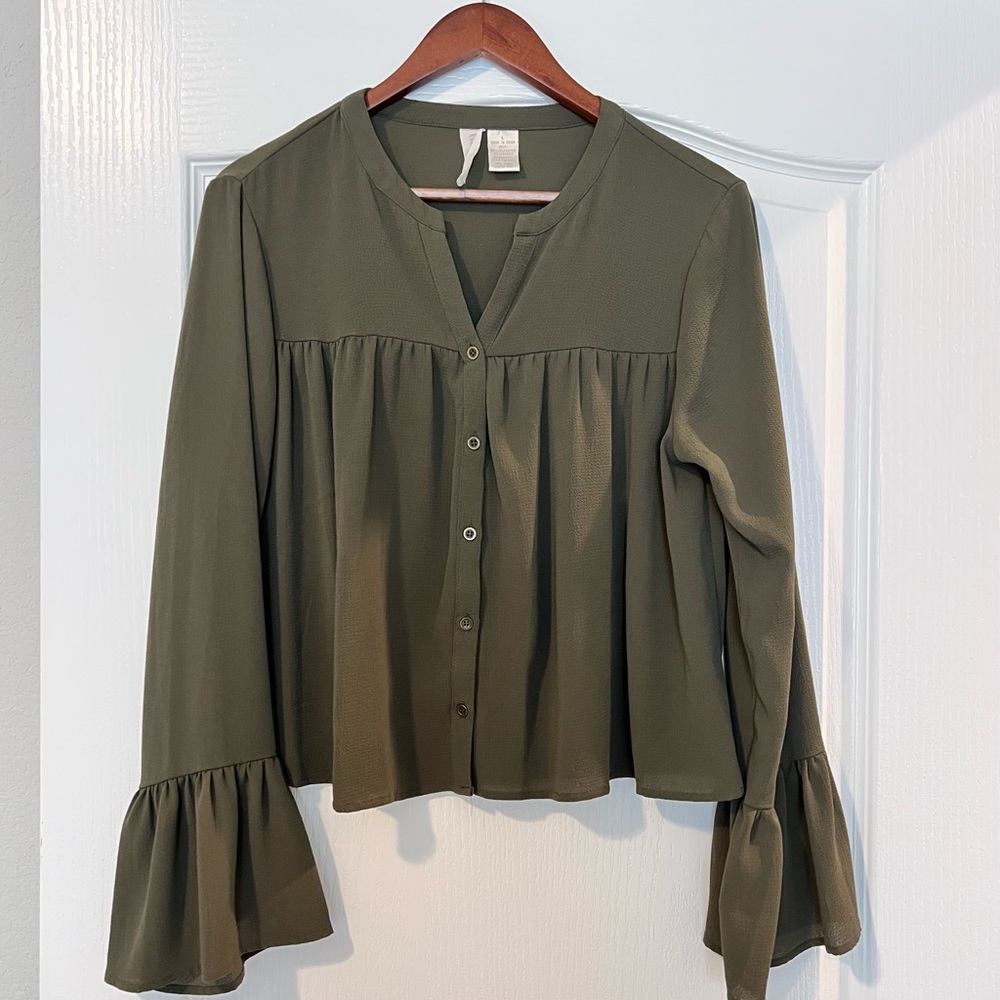 Crop bell sleeve top